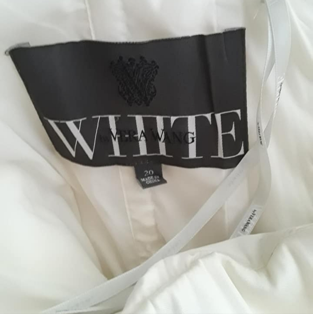 Vera Wang White wedding dress